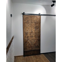 амбарная дверь в индийском стиле на металлокаркасе