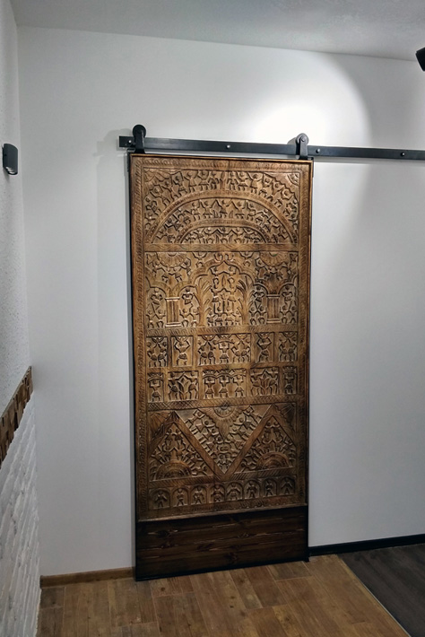Амбарная дверь из старинного полотна